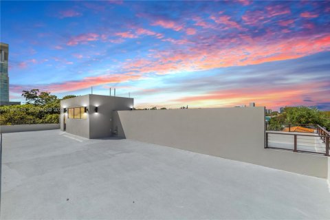 Townhouse in Miami, Florida 4 bedrooms, 243.78 sq.m. № 2045072 - photo 30