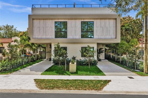 Touwnhouse à Miami, Floride 4 chambres, 243.78 m2 № 2045072