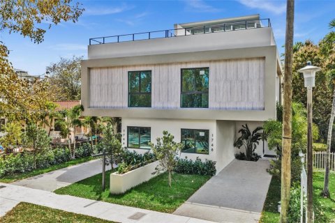 Townhouse in Miami, Florida 4 bedrooms, 243.78 sq.m. № 2045072 - photo 3