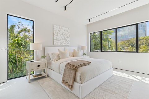 Townhouse in Miami, Florida 4 bedrooms, 243.78 sq.m. № 2045072 - photo 17