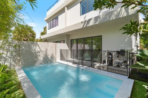 Townhouse in Miami, Florida 4 bedrooms, 243.78 sq.m. № 2045072 - photo 26