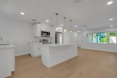 Appartement à louer à Belleair Bluffs, Floride: 2 chambres, 92.16 m2 № 2411385 - photo 13