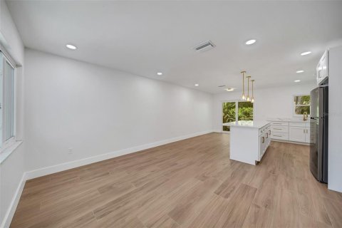 Appartement à louer à Belleair Bluffs, Floride: 2 chambres, 92.16 m2 № 2411385 - photo 29