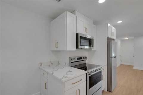 Appartement à louer à Belleair Bluffs, Floride: 2 chambres, 92.16 m2 № 2411385 - photo 16