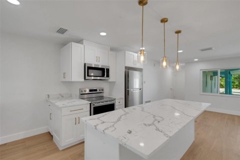 Appartement à louer à Belleair Bluffs, Floride: 2 chambres, 92.16 m2 № 2411385 - photo 14