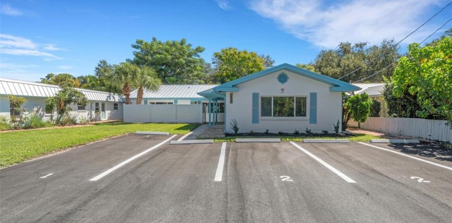 Appartement à Belleair Bluffs, Floride 2 chambres, 92.16 m2 № 2411385