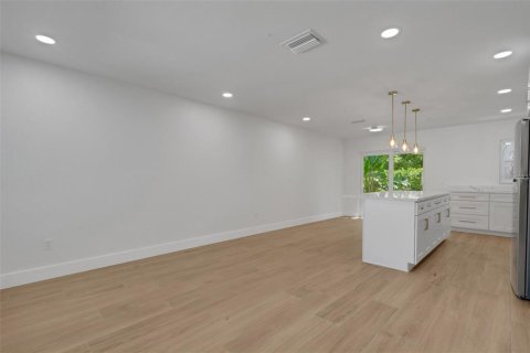 Appartement à louer à Belleair Bluffs, Floride: 2 chambres, 92.16 m2 № 2411385 - photo 11