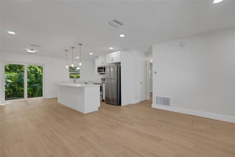 Appartement à louer à Belleair Bluffs, Floride: 2 chambres, 92.16 m2 № 2411385 - photo 12
