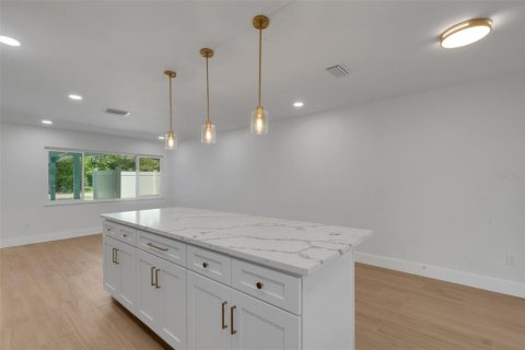 Appartement à louer à Belleair Bluffs, Floride: 2 chambres, 92.16 m2 № 2411385 - photo 17
