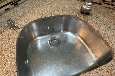 Condominio en alquiler en Fort Lauderdale, Florida, 3 dormitorios, 97.08 m2 № 2010637 - foto 14