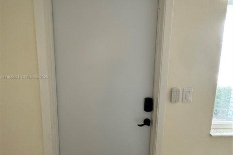 Condominio en alquiler en Fort Lauderdale, Florida, 3 dormitorios, 97.08 m2 № 2010637 - foto 9