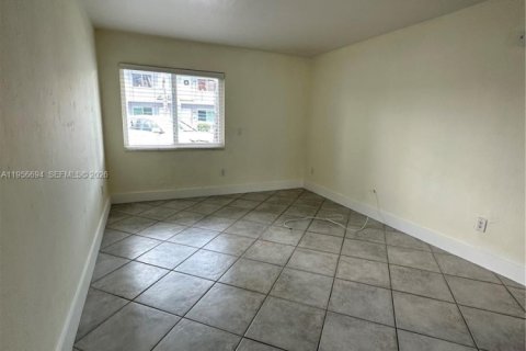 Condominio en alquiler en Fort Lauderdale, Florida, 3 dormitorios, 97.08 m2 № 2010637 - foto 3