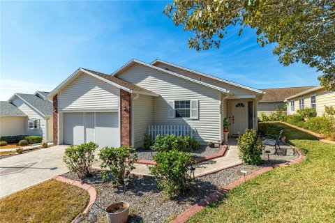 Casa en venta en Zephyrhills, Florida, 2 dormitorios, 131.64 m2 № 1529255 - foto 1