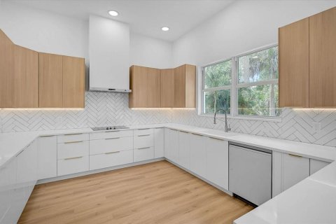 Villa ou maison à vendre à North Port, Floride: 3 chambres, 221.85 m2 № 2234381 - photo 6