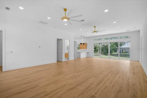 Villa ou maison à vendre à North Port, Floride: 3 chambres, 221.85 m2 № 2234381 - photo 8