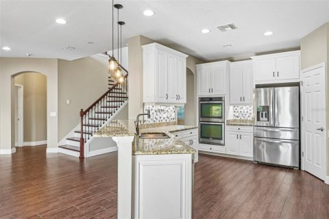 House in Lutz, Florida 7 bedrooms, 440.54 sq.m. № 2313046 - photo 3