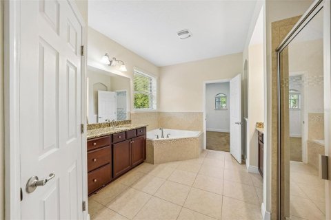 House in Lutz, Florida 7 bedrooms, 440.54 sq.m. № 2313046 - photo 17