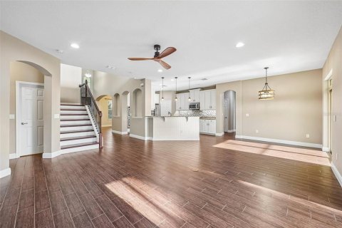 House in Lutz, Florida 7 bedrooms, 440.54 sq.m. № 2313046 - photo 7