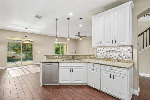House in Lutz, Florida 7 bedrooms, 440.54 sq.m. № 2313046 - photo 11