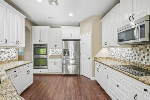 House in Lutz, Florida 7 bedrooms, 440.54 sq.m. № 2313046 - photo 9