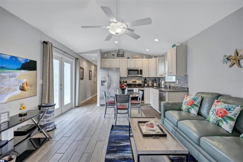 Villa ou maison à vendre à Sarasota, Floride: 2 chambres, 68.28 m2 № 2400102 - photo 10