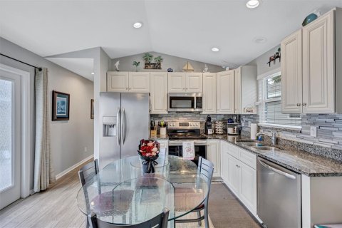 Villa ou maison à vendre à Sarasota, Floride: 2 chambres, 68.28 m2 № 2400102 - photo 16