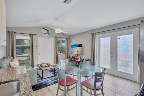 Villa ou maison à vendre à Sarasota, Floride: 2 chambres, 68.28 m2 № 2400102 - photo 12