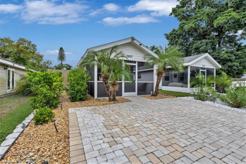 Villa ou maison à vendre à Sarasota, Floride: 2 chambres, 68.28 m2 № 2400102 - photo 4