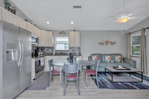 Villa ou maison à vendre à Sarasota, Floride: 2 chambres, 68.28 m2 № 2400102 - photo 14