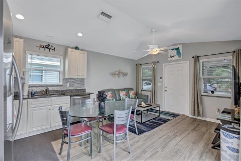 Villa ou maison à vendre à Sarasota, Floride: 2 chambres, 68.28 m2 № 2400102 - photo 15