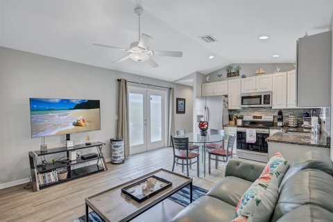 Villa ou maison à vendre à Sarasota, Floride: 2 chambres, 68.28 m2 № 2400102 - photo 13