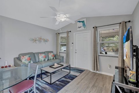 Villa ou maison à vendre à Sarasota, Floride: 2 chambres, 68.28 m2 № 2400102 - photo 11