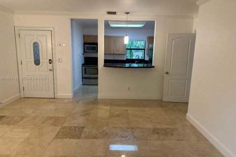 Apartamento en alquiler en Bal Harbour, Florida, 1 dormitorio, 76.46 m2 № 2008971 - foto 2