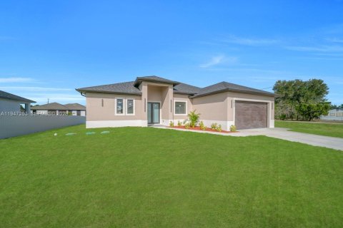 Villa ou maison à vendre à Lehigh Acres, Floride: 3 chambres, 153.29 m2 № 2003319 - photo 4