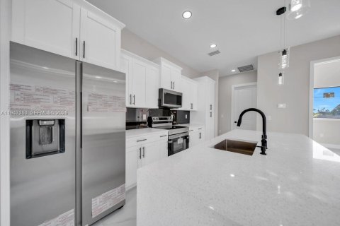 Villa ou maison à vendre à Lehigh Acres, Floride: 3 chambres, 153.29 m2 № 2003319 - photo 10