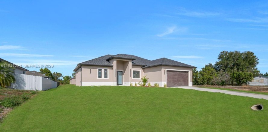 Villa ou maison à Lehigh Acres, Floride 3 chambres, 153.29 m2 № 2003319