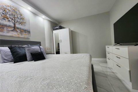 Condo in Hollywood, Florida, 2 bedrooms № 2087896 - photo 10