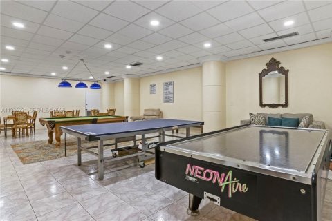 Condo in Hollywood, Florida, 2 bedrooms № 2087896 - photo 25