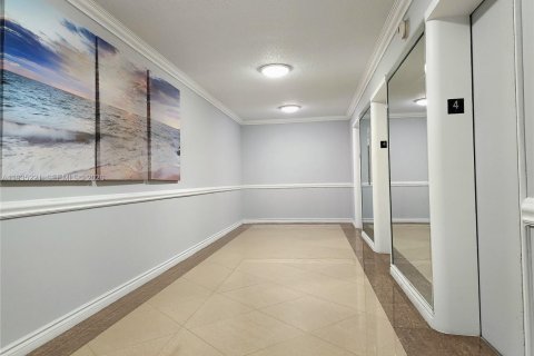 Condo in Hollywood, Florida, 2 bedrooms № 2087896 - photo 30