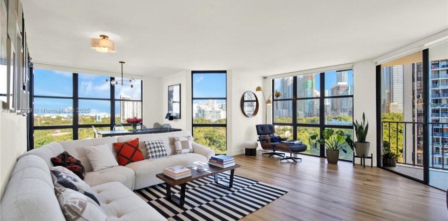 Кондоминиум с 2 спальнями в Майами, Флорида № 1975884