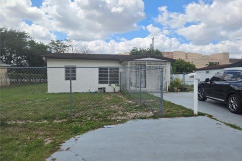 Casa en Miami Gardens, Florida 3 dormitorios, 81.29 m2 № 2018947