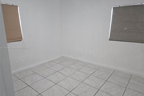 Снять в аренду виллу или дом в Майами-Гарденс, Флорида 3 спальни, 81.29м2, № 2018947 - фото 5
