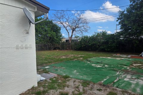 Снять в аренду виллу или дом в Майами-Гарденс, Флорида 3 спальни, 81.29м2, № 2018947 - фото 15