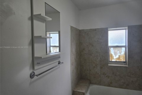 Снять в аренду виллу или дом в Майами-Гарденс, Флорида 3 спальни, 81.29м2, № 2018947 - фото 7