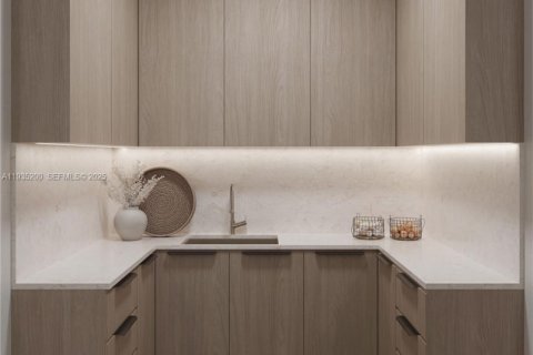 Casa en venta en Surfside, Florida, 5 dormitorios, 204.38 m2 № 1993325 - foto 19