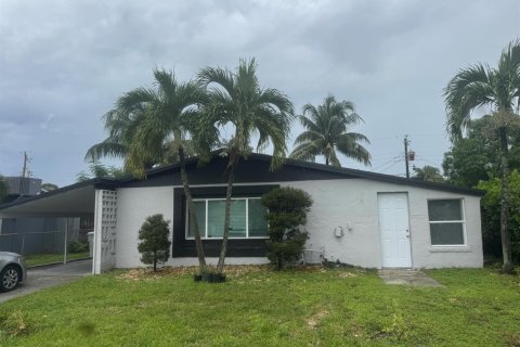 House in Pompano Beach, Florida 3 bedrooms, 111.48 sq.m. № 2392828