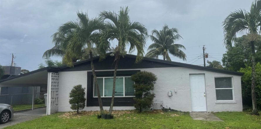 House in Pompano Beach, Florida 3 bedrooms, 111.48 sq.m. № 2392828