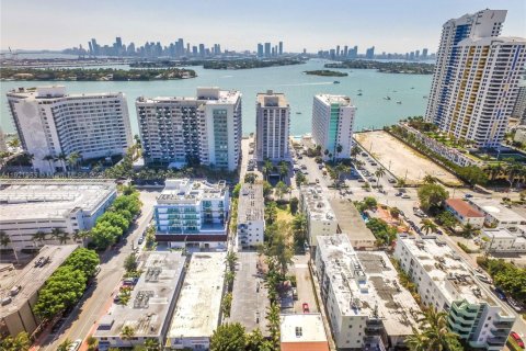 Condominio en alquiler en Miami Beach, Florida, 1 dormitorio, 62.52 m2 № 1975874 - foto 2