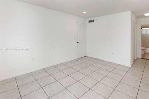 Condominio en alquiler en Miami Beach, Florida, 1 dormitorio, 62.52 m2 № 1975874 - foto 23