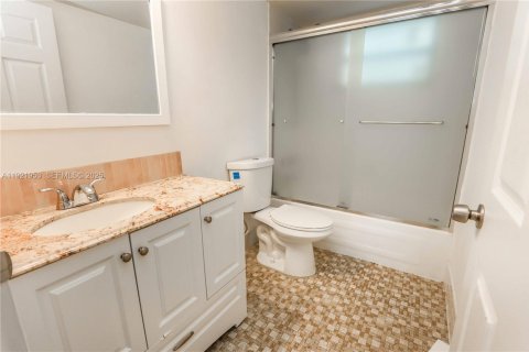 Condominio en alquiler en Miami Beach, Florida, 1 dormitorio, 62.52 m2 № 1975874 - foto 13